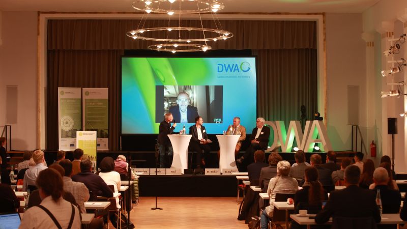 Podiumsdiskussion mit Theilnehmern vor Ort und Online beim P-Kongress