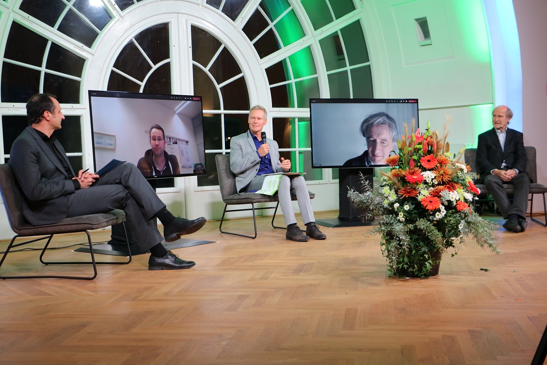 Podiumsdiskussion mit Theilnehmern vor Ort und Online beim P-Kongress