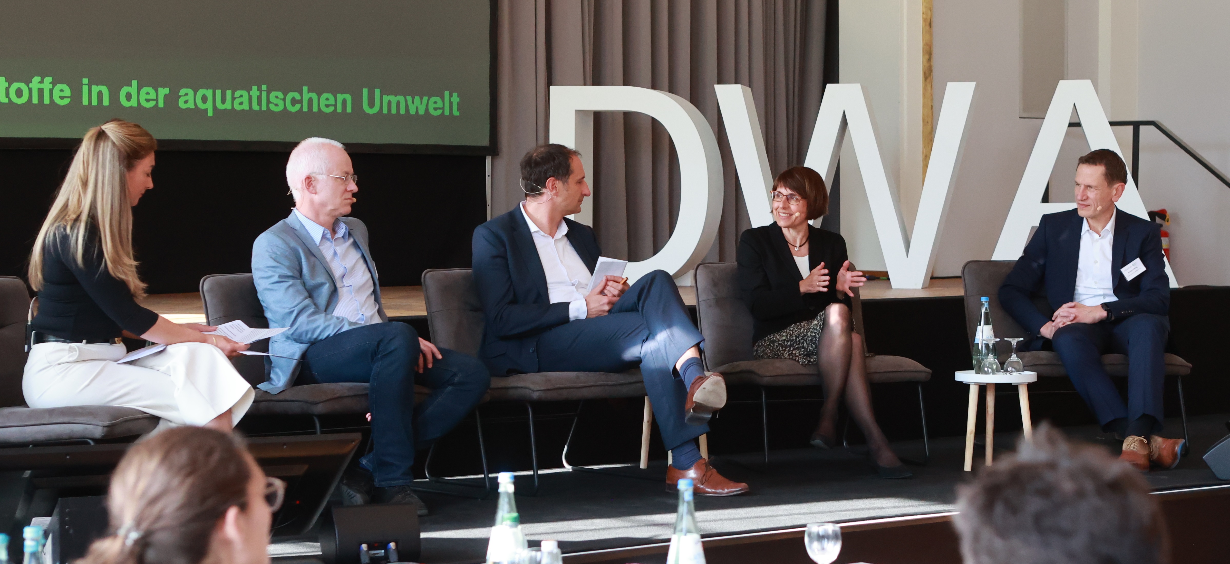 Podiumsdiskussion mit Theilnehmern vor Ort Spurenstoff-Kongress der DWA BW in 2022